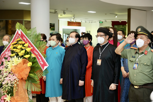 Lễ dâng hoa Chủ tịch Hồ Chí Minh tại Bảo tàng Hồ Chí Minh – Thừa Thiên Huế