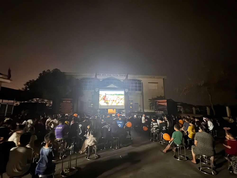 Chiếu phim lưu động tại phường Yên Dũng (Bắc Ninh)